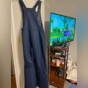 Boys mediums to large. Bib overalls.   Insulated.  Blue. Like new.